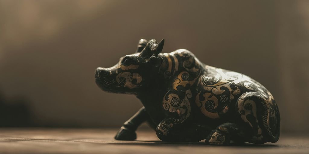 a small figurine of a dog sitting on the floor